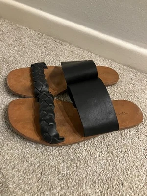 Sandalia Tahari Doble Banda Deslizable Talla 7 M Foto 1 de 4