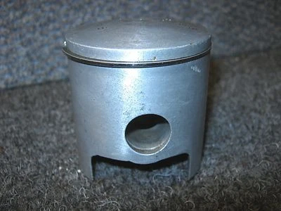 Pistón y anillo de anillo único Yamaha AT1 CT1 AT1MX AT1MB 1969-1971 FABRICANTE DE EQUIPOS ORIGINALES estándar AHRMA MX Foto 1 de 4