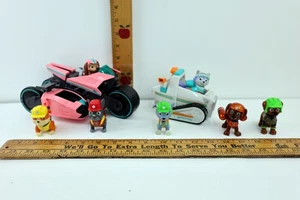 Paw Patrol Lot - 2 Fahrzeuge & 7 Figuren Rubble, Liberty, Everest, Rocky, Boomer, Zuma - Bild 1 von 7