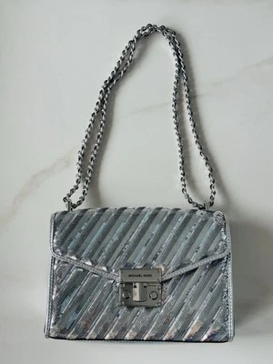 Bolso de hombro con solapa de cuero acolchado MD de color rosa mediano Michael Kors MK Plateado RARO Foto 1 de 4