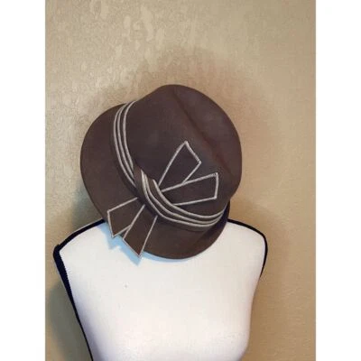 Шерстяная фетровая шляпа-клош Adora; женская шерстяная фетровая шляпа-клош Adora, шерстяная/фетровая отделка - Изображение 1 из 4