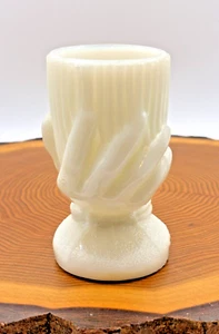 Portieux Vallerysthal Bettler Hand Eierbecher Zahnstocherhalter weiß Milchglas Vintage - Bild 1 von 7