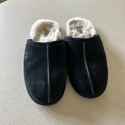 Zapatilla UGG - Talla 11 - Muy Usada Foto 1 de 4