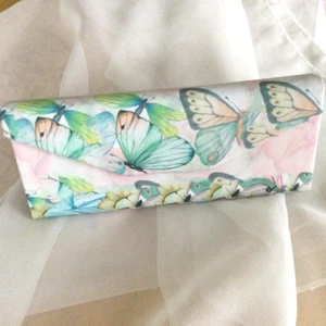 FOLDABLE GLASSES CASE LIGHT WATERCOLOUR BUTTERFLIES MAGNETIC CLOSURE SUNGLASSES - Picture 1 of 5
