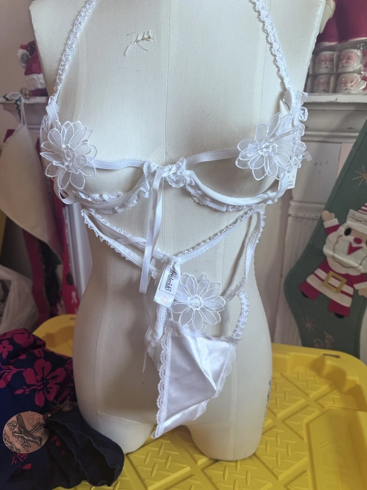 Sujetador de copa abierta Frederick's of Hollywood de colección años 80 nuevo con etiquetas y bragas de tanga blanca OSFA Foto 1 de 4