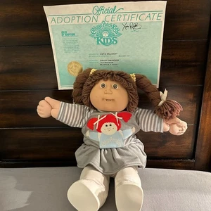 Vintage 1982 Cabbage Patch Kids Brown Hair and Eyes Girl + Adoption Certificate - Bild 1 von 17