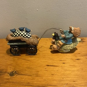 Vintage 1998 Williraye Studio Folk Art Ragazza Equitazione Pollo con Carrello - Foto 1 di 12
