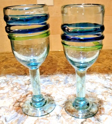 Juego de 2 copas de vino mexicanas sopladas a mano verdes azules y verdes Foto 1 de 4