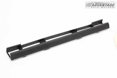 Chevrolet Traverse 2018-2021 asiento delantero izquierdo lado del conductor cubierta de pista moldura OEM Foto 1 de 4