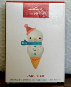 Hallmark Keepsake Adorno de Navidad 2024, "Hija" Muñeco de Nieve Cono de Helado - Imagen 1 de 2