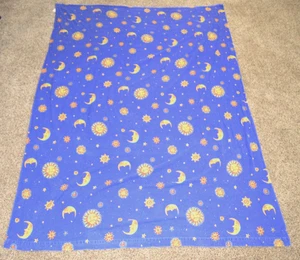 Coperta Vintage Sole Luna Stelle Feltro Celeste Blu Oro Anni 90 Pianeti 85” 60” - Foto 1 di 7