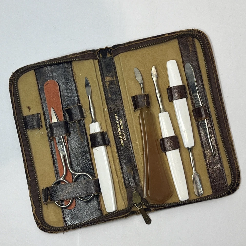 Kit de viaje de manicura de uñas vintage de cuero marrón de 7 piezas hecho en estuche de Alemania Occidental Foto 1 de 4