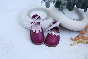 Fuchsiafarbene Sandalen mit Blumen und Band für Puppe rubinrote Geschwister 12 Zoll - Bild 1 von 12