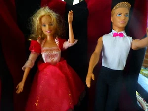 lot le couple barbie en tenue de soirée= elle s allume !+photos du jardin choix - Imagen 1 de 24