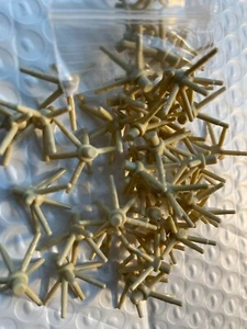 LEGO- NEW-#19119-TAN- PLANT/ FLOWER STEM WITH BAR-6 STEMS-5 PIECES - Picture 1 of 1
