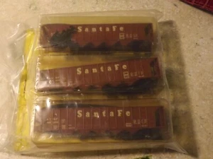 N-Scale SANTA FE (AT&SF) PRECISION MASTERS HOPPER SET #1302 - Picture 1 of 2