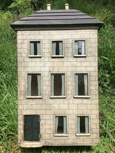 Very Desirable Antique Dolls House In Rare Original Condition. C1850 - Picture 1 of 5