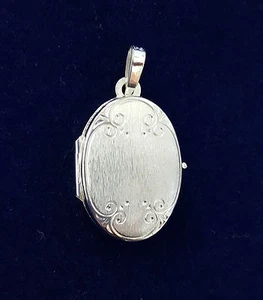 NEW Sterling Silver Oval Locket 925 Pendant Fits 2 Photos Family Love Portrait - Picture 1 of 3