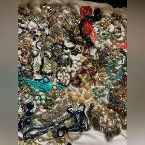 Large 125 Necklaces 18+ Pounds Vintage to Modern Jewelry Lot - Picture 1 of 13