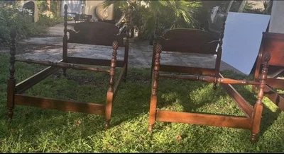 古董菠萝尖顶床(一对双人床)实木 — 第 1/4 张图片