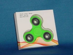 FIDGET HAND SPINNERS 1 GREEN High Quality Long life Low Noise BRAND NEW IN BOX - Picture 1 of 2