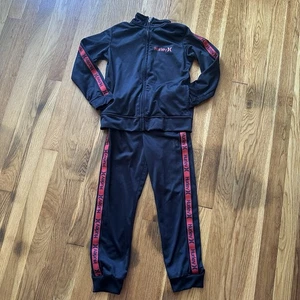 Hurley Kinder schwarz & rot Größe 7 Trainingsset Jacke & Hose Polyester Langarm - Bild 1 von 15