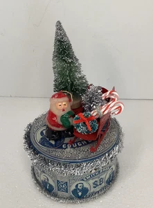 Weihnachtsdeko Montage Vintage Weihnachtsmann Flaschenbürste Baumschmied Bros Dose - Bild 1 von 8