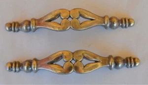 2 tiradores de cajón de latón curvos decorativos vintage marcados cerradura nacional FO-3764-001 - Imagen 1 de 4