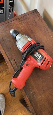 Taladro con cable Black & Decker 3/8” 900 RPM de colección resistente funciona muy bien Foto 1 de 2