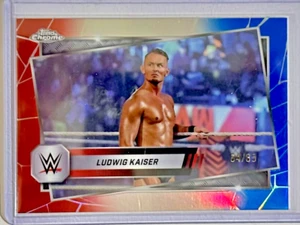 Ludwig Kaiser 2025 Topps Chrome WWE #129 rifrattore rosso, bianco e blu /85 - Foto 1 di 2