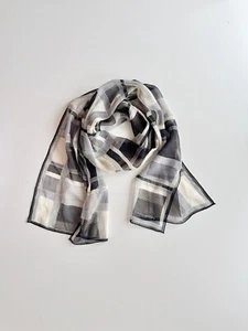 Bufanda rectangular vintage HALSTON marfil negro gris a cuadros seda Georgettte 56" x 13" - Imagen 1 de 9