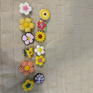 Croc Jibbitz Silicon ~ lot of 12 #470 Flowers - Picture 1 of 1