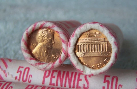 1977 **Original Bank Wrapped ** Uncirculated Lincoln Cent Roll - OBW Penny's (X) Cover