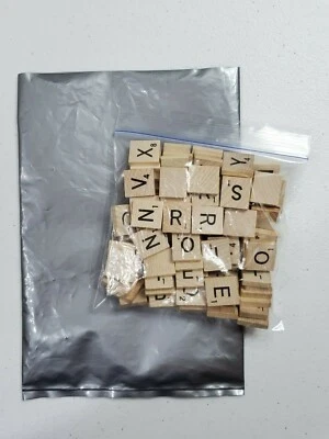  Peças de reposição de azulejos Scrabble conjunto completo de 100 bolsas artesanato letras de madeira - Imagem 1 de 4