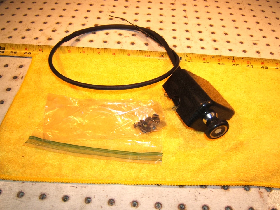 Mercedes 70-71 W109 300SEL 6.3 Dash Suspension Height adjusment 1 Switch cable - Image 1 of 4