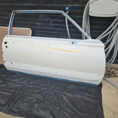 80 81 82 83 84 85 Cadillac Fleetwood Brougham porta direita cupê painel destro 1985  - Imagem 1 de 4