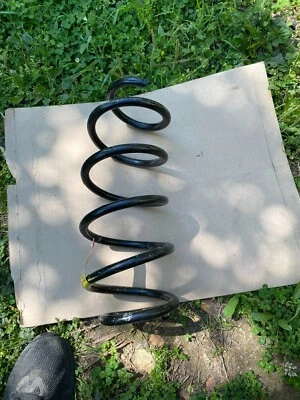 (1) GM OE 2008 2009 2010 Saturn Vue Front Chassis Coil Spring 08 09 10 96842637 - Image 1 of 4
