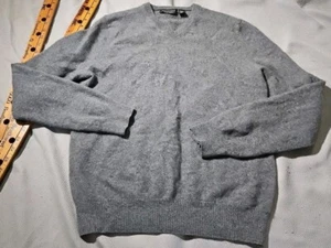 Suéter Saks Fifth Avenue Para Hombre Gris Medio 100% Cachemira Lujo Preppy Suave - Imagen 1 de 13