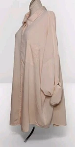Túnica Torrid Talla 4X - Botón Melocotón Pálido Frontal con Mangas con Pestaña Enrollable - Imagen 1 de 3