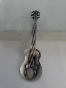 GITARRENFÖRMIGER SOUVENIR-ZINNLÖFFEL COUNTRY-MUSIK, von Fort 4 Zoll - Bild 1 von 12