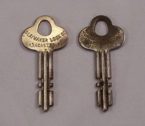 Lotto di 2 chiavi per lucchetto ondulate piatte vintage Slaymaker - Foto 1 di 2