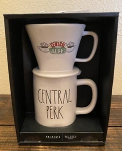 Rae Dunn Friends Central Perk Kaffee Tropf & Becher Set BRANDNEU Artisan Collection - Bild 1 von 4