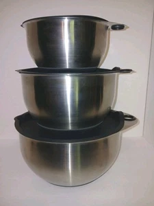 3 Pampered Chef Edelstahl Rührschüsseln rutschfeste Böden mit Deckel - Bild 1 von 5