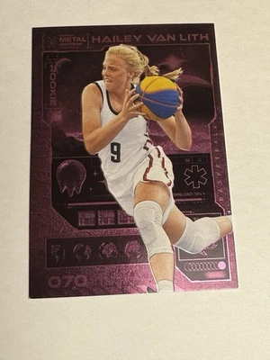 Tarjeta de novato Hailey Van Lith 2023 Skybox Metal Universe rosa FX SP/75 Foto 1 de 4