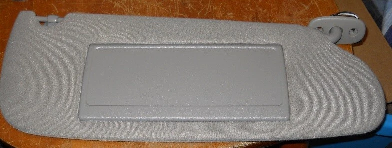 NOS 2000-02 克莱斯勒协和式右手带镜面遮阳板 — 第 1/1 张图片