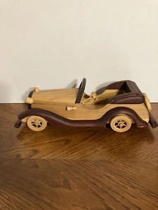 Vintage handgefertigter Roadster aus Holz mit offenem Verdeck - Bild 1 von 7