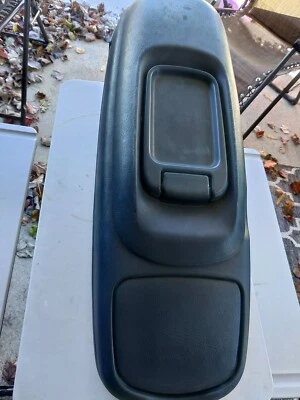 CONSOLA CENTRAL CHEVY SILVERADO SUBURBAN TAHOE GMC SIERRA AZUL 95-99 (LEER) Foto 1 de 4