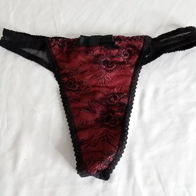 Frederick's of Hollywood Nuevo con Etiquetas Negro Malla Rojo Encaje Tanga Panty Talla S Nuevo Foto 1 de 4