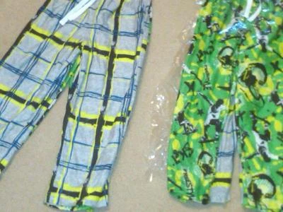 NUEVO CON ETIQUETAS LOTE DE 2 PANTALONES DE DORMIR DE FRANELA JOE BOXER GRIS A CUADROS Y MONOPATINES XS 4-5 Foto 1 de 3