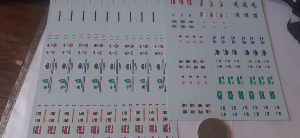 décalcomanie peugeot tenue de pilote divers williams ferrari renault etc f1 1/43 - Photo 1/1